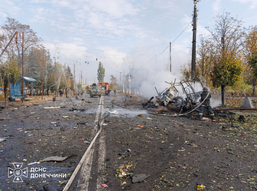 РФ вбила 33 людини ударом по автобусу в Краматорську: у двох містах зупиняють транспорт